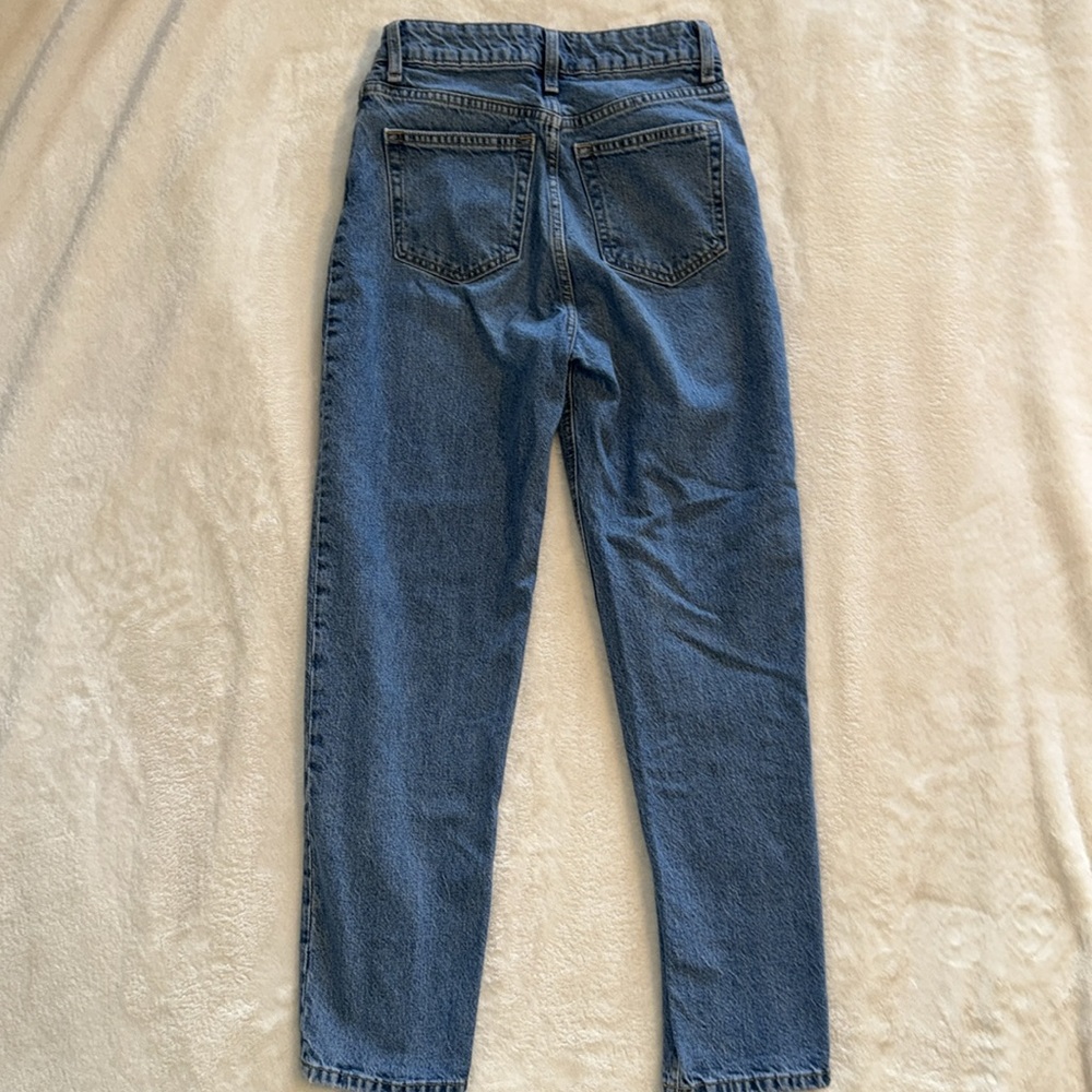 H&M High Rise Mom Jean - Picture 6 of 8